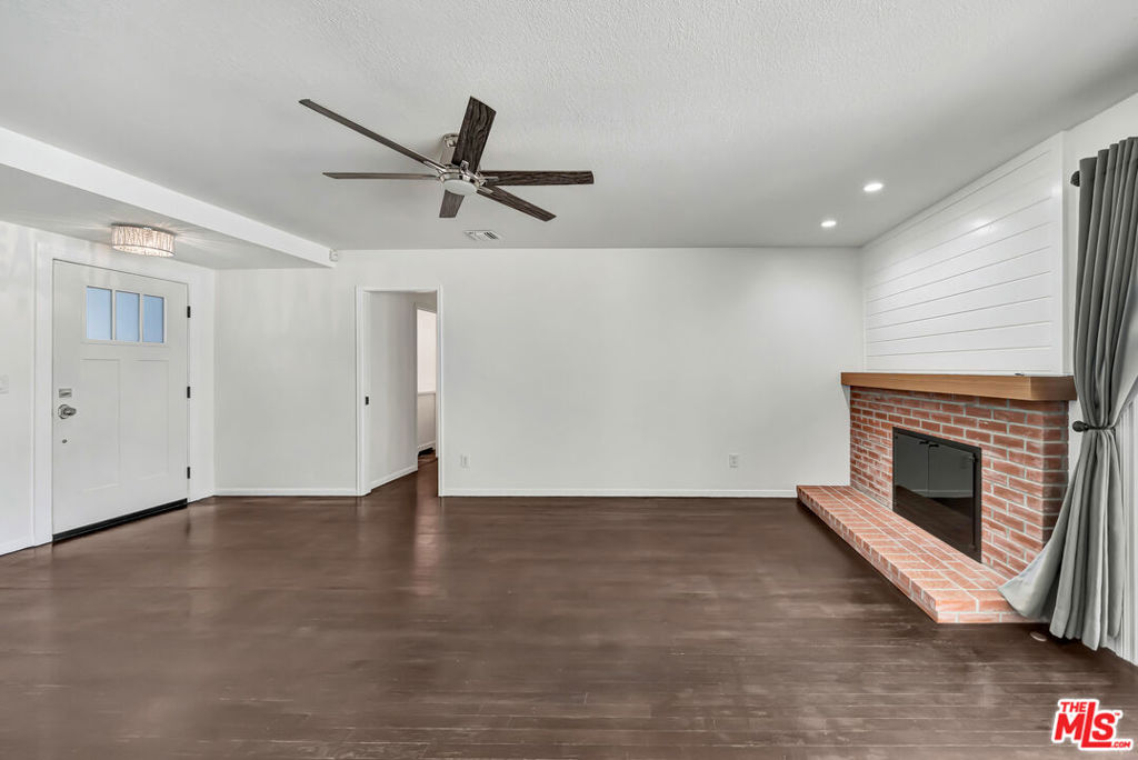 23008 Hamlin Street Property Photo 9