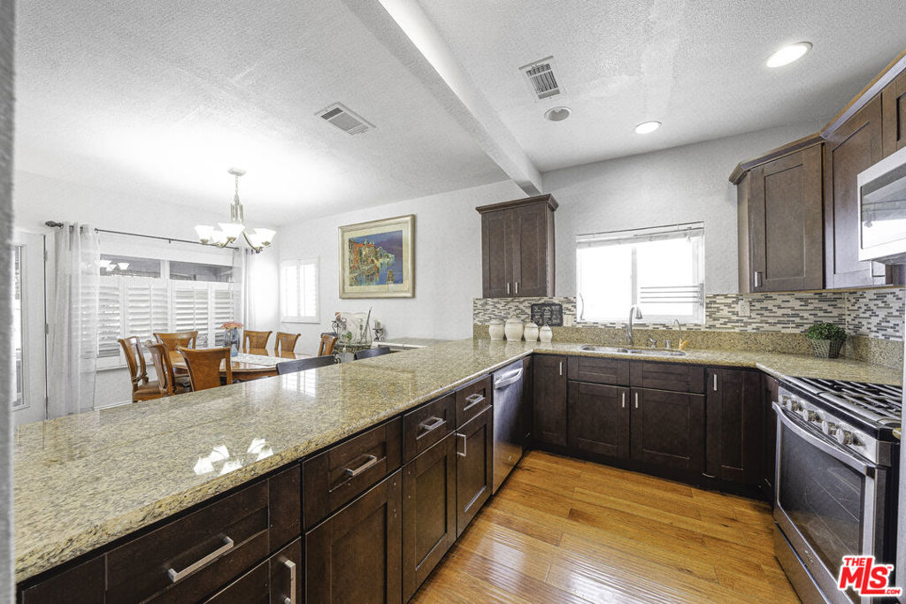 416 N Serrano Avenue Property Photo 3