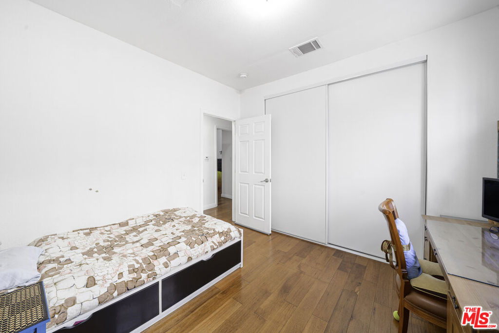 416 N Serrano Avenue Property Photo 8