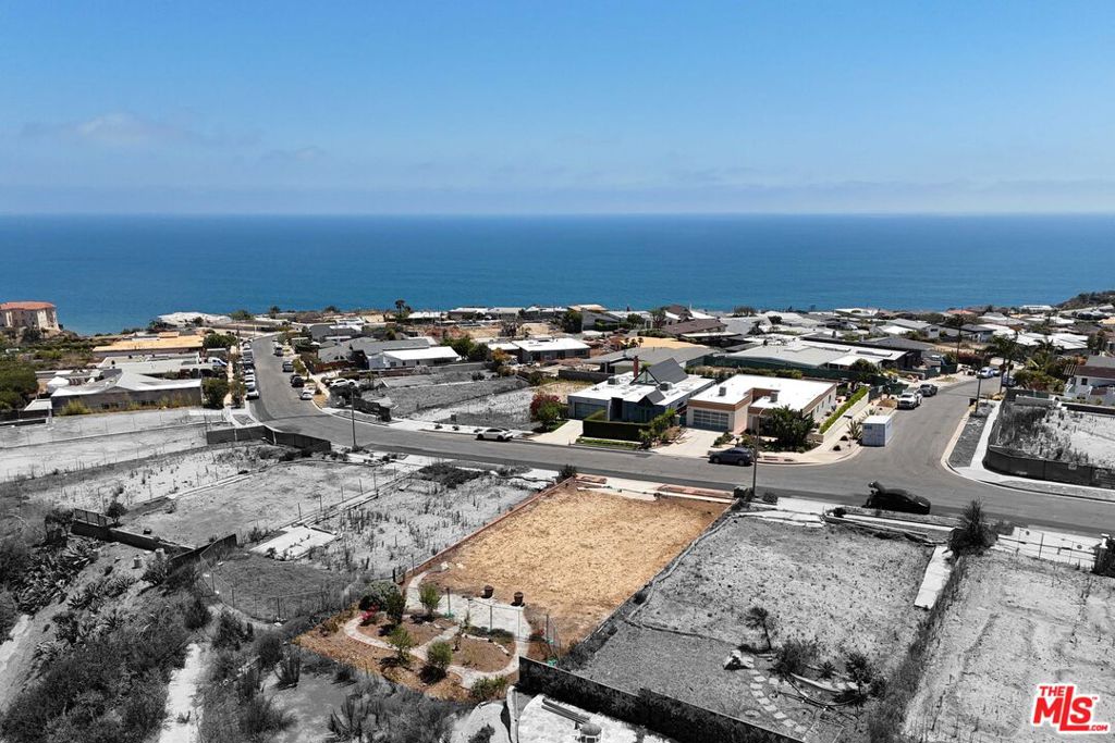3624 Surfwood Road Property Photo 3