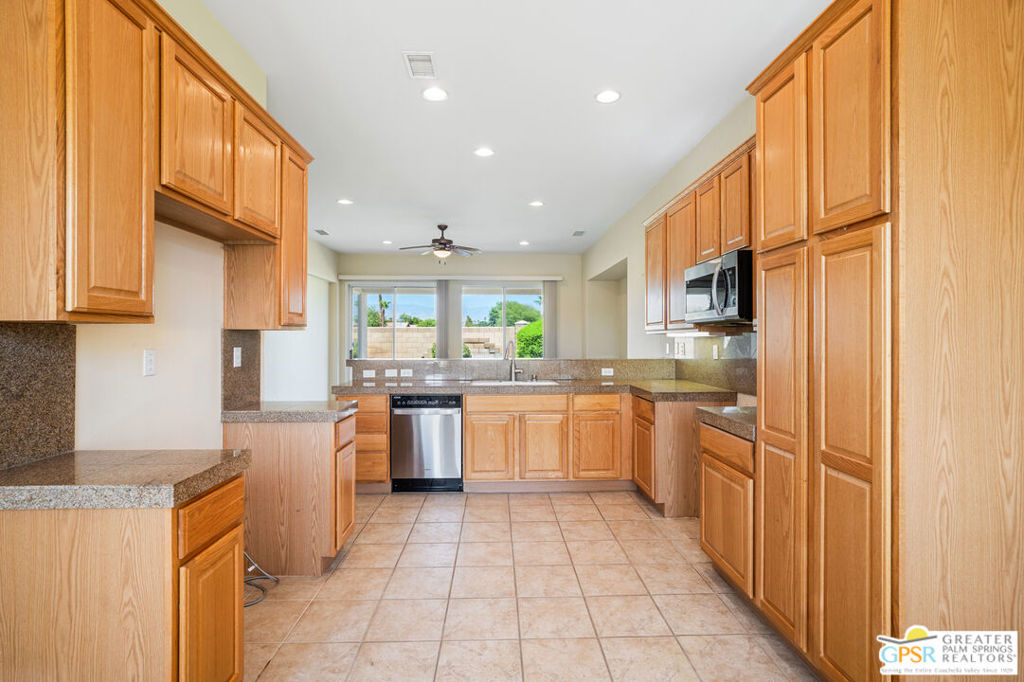 44077 Royal Troon Drive Property Photo 6