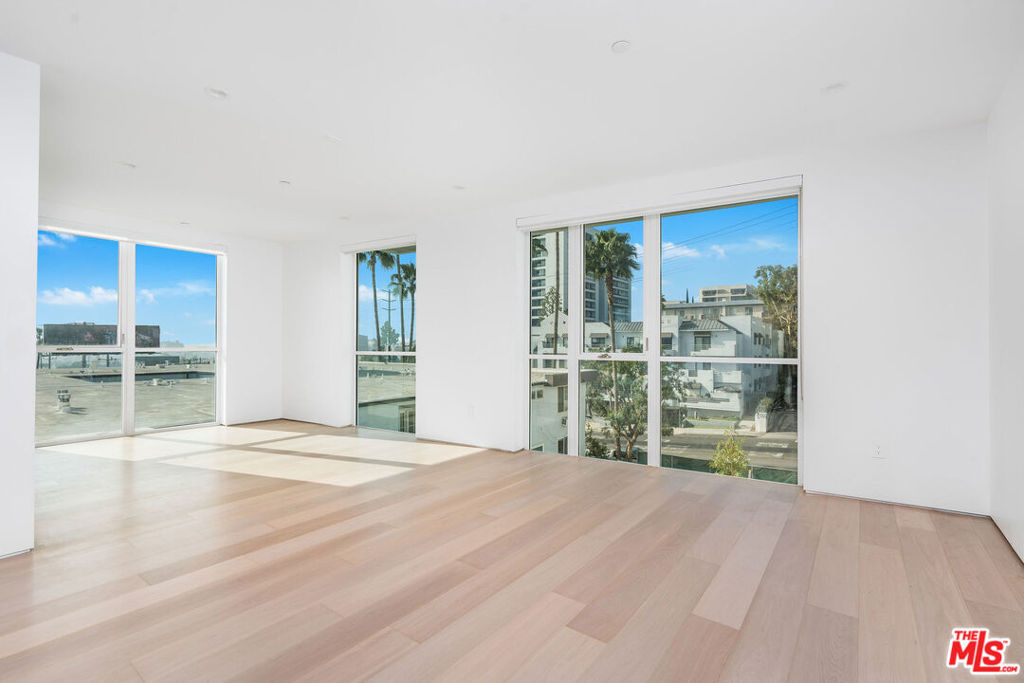 1136 N La Cienega Boulevard Ph503 Property Photo 3