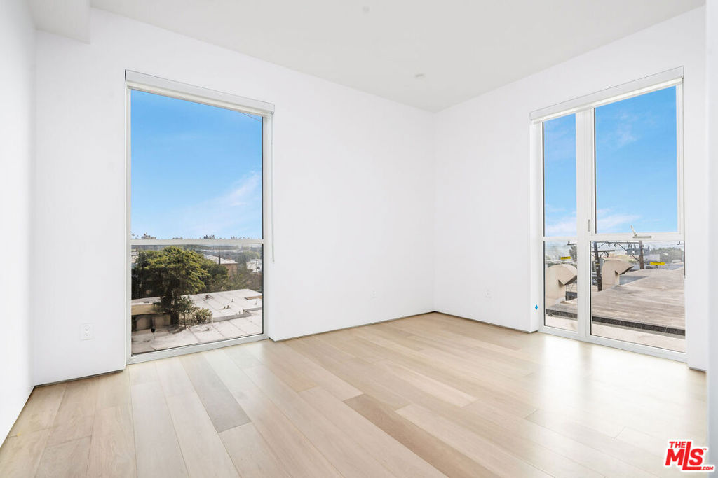 1136 N La Cienega Boulevard Ph503 Property Photo 5
