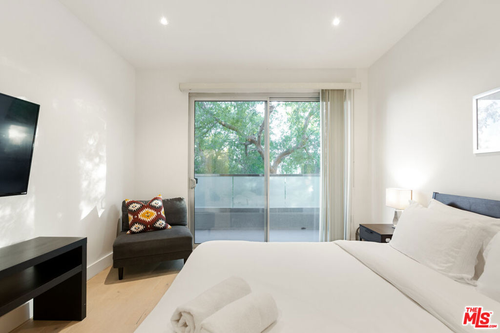 1818 Thayer Avenue 201 Property Photo 7