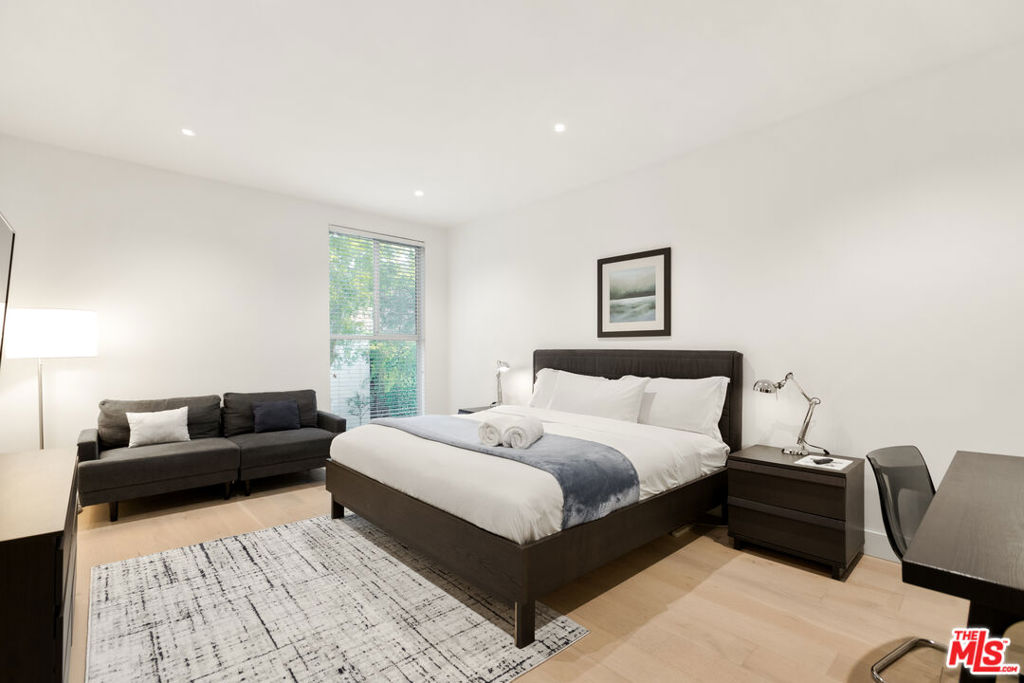 1818 Thayer Avenue 201 Property Photo 8