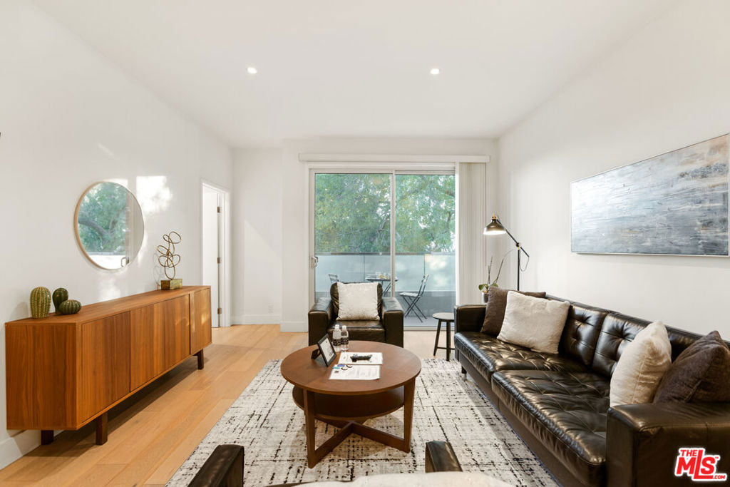 1818 Thayer Avenue 201 Property Photo 24