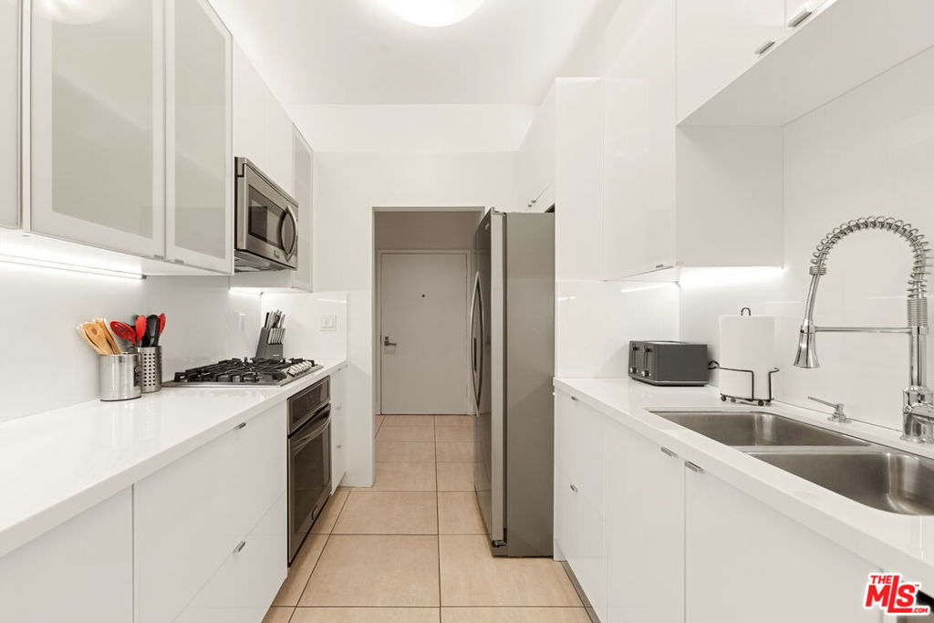 1818 Thayer Avenue 201 Property Photo 37