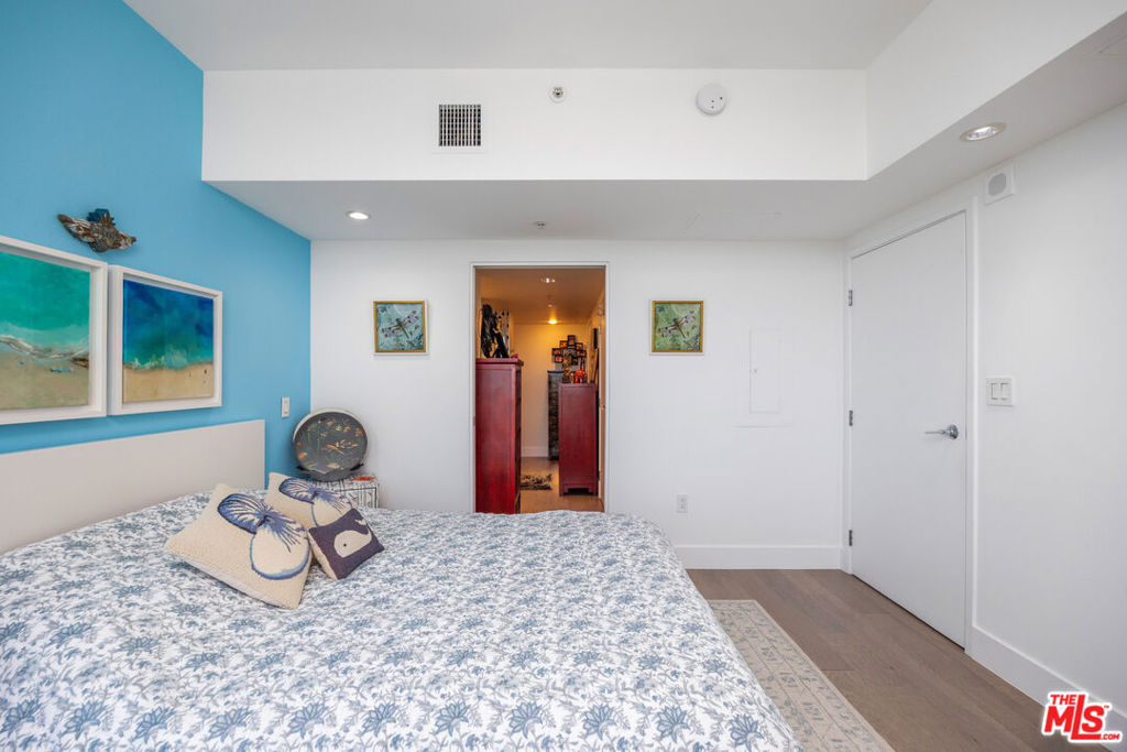 13700 Marina Pointe Drive 1016 Property Photo 17
