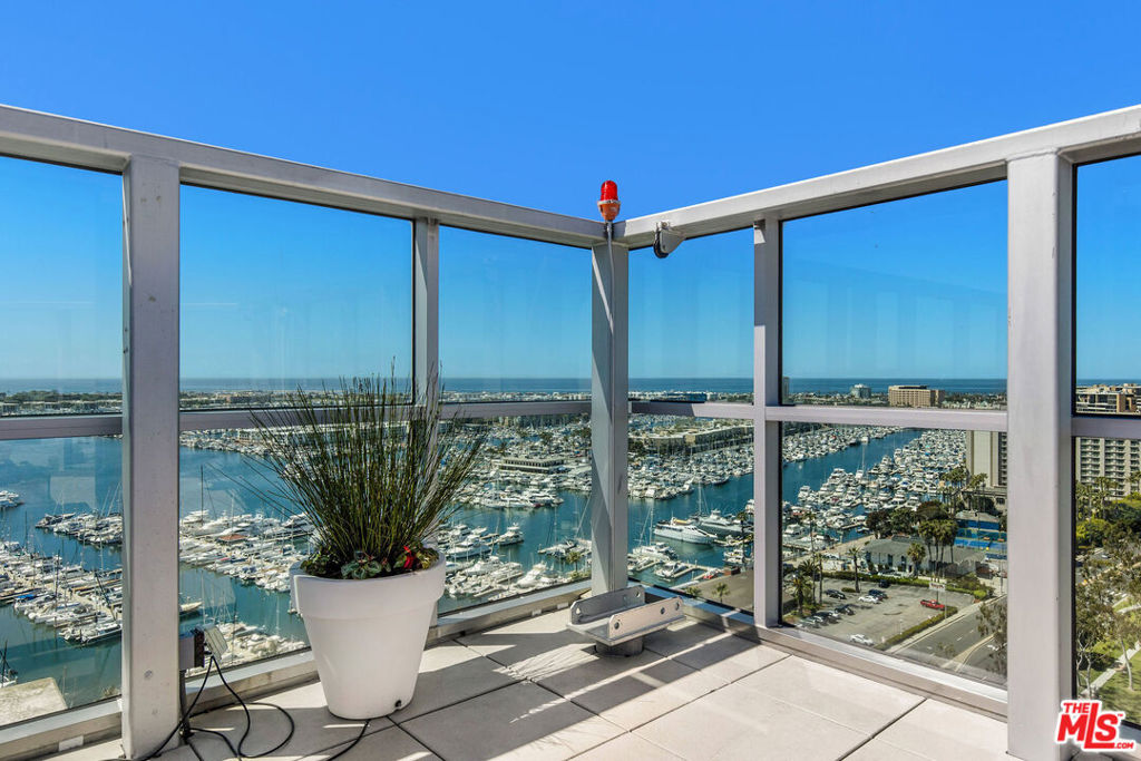 13700 Marina Pointe Drive 1016 Property Photo 21