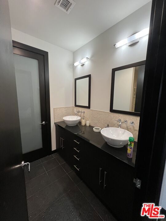 655 S Hope Street 1605 Property Photo 6