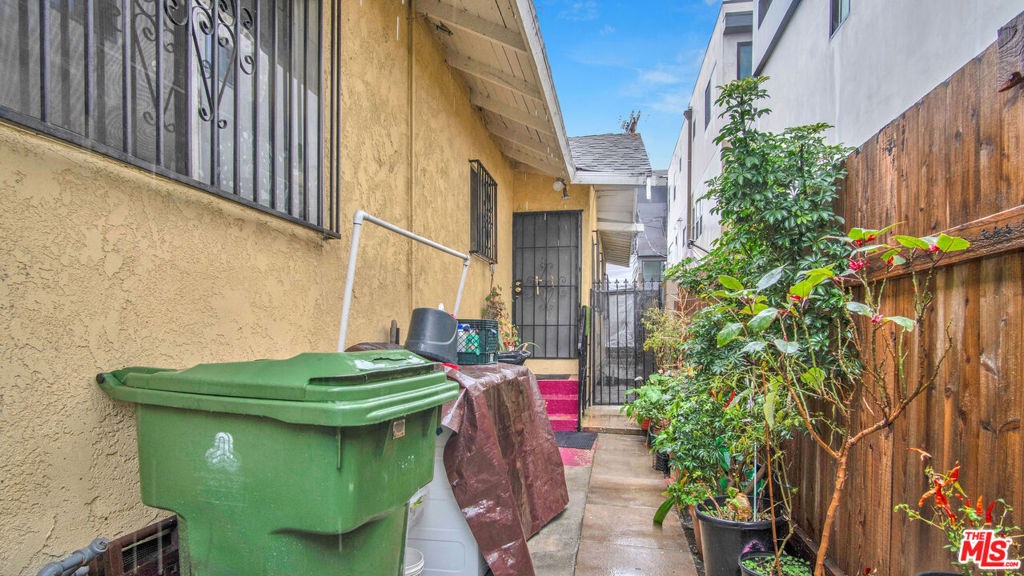 644 N Serrano Avenue Property Photo 24