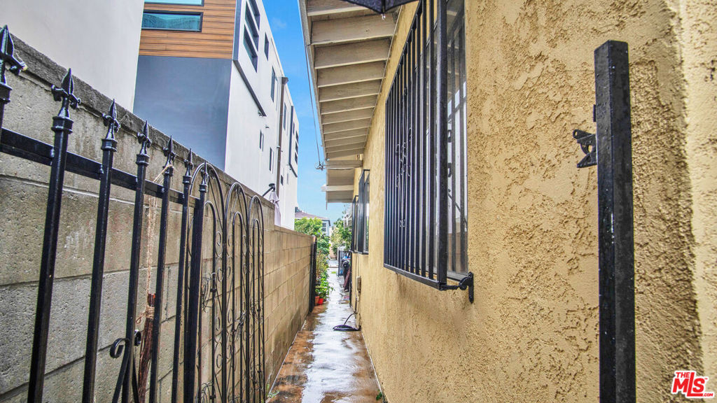 644 N Serrano Avenue Property Photo 26