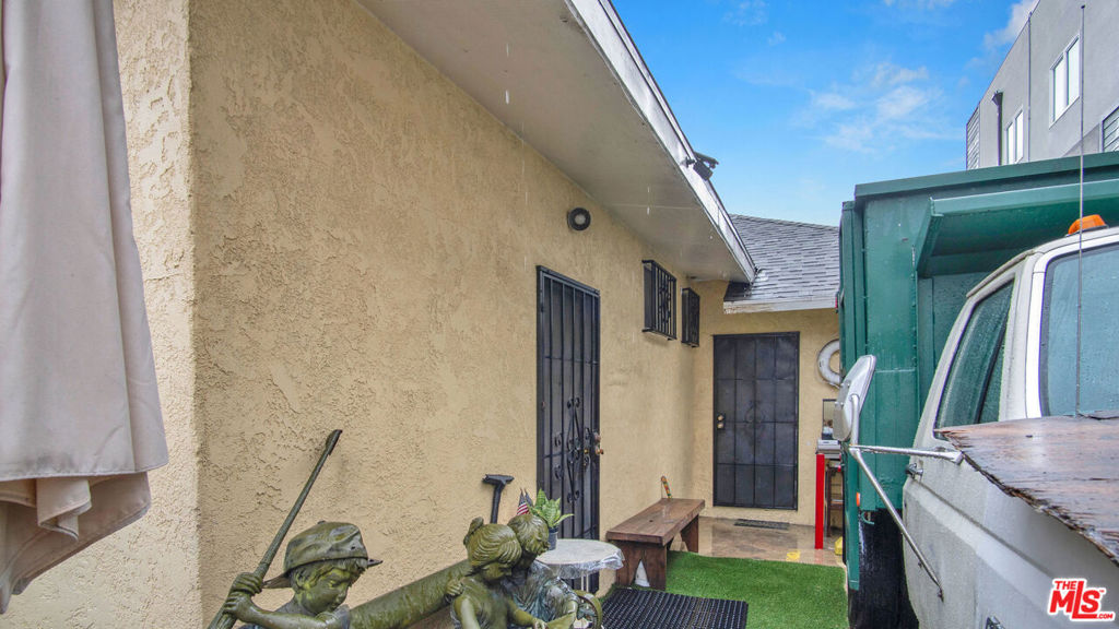 644 N Serrano Avenue Property Photo 31