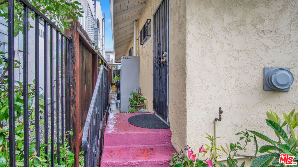 644 N Serrano Avenue Property Photo 35