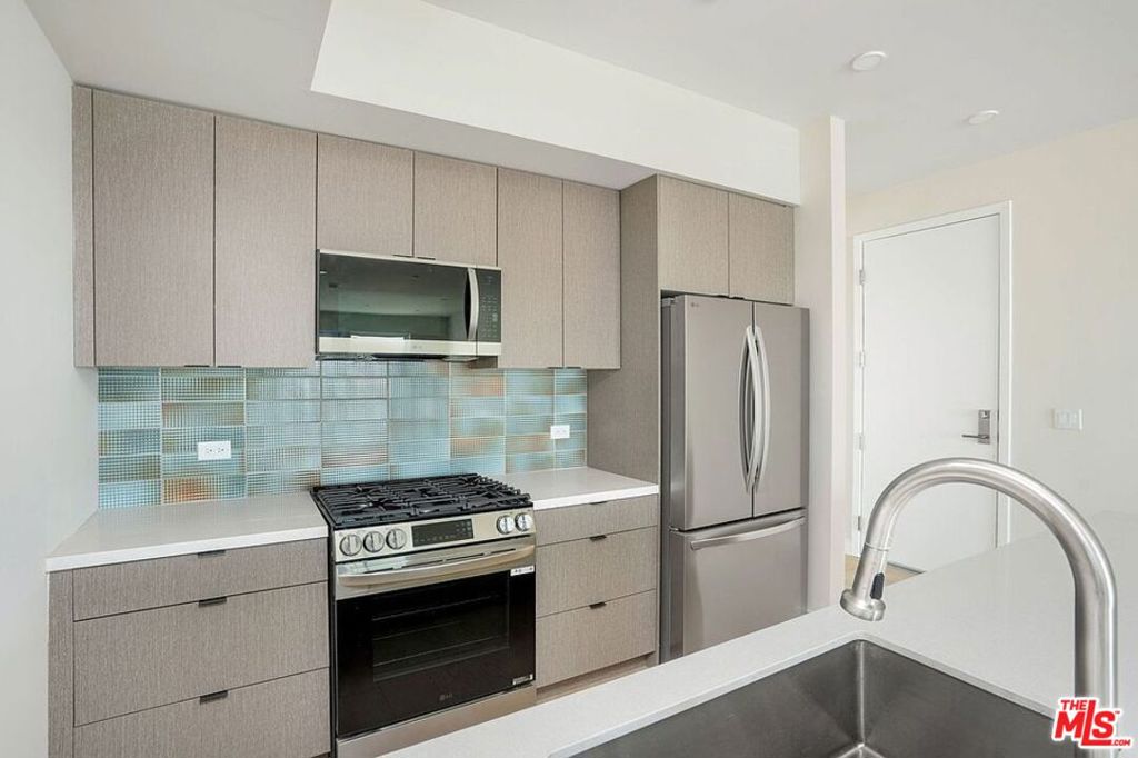 5320 Cartwright Avenue 406 Property Photo 6