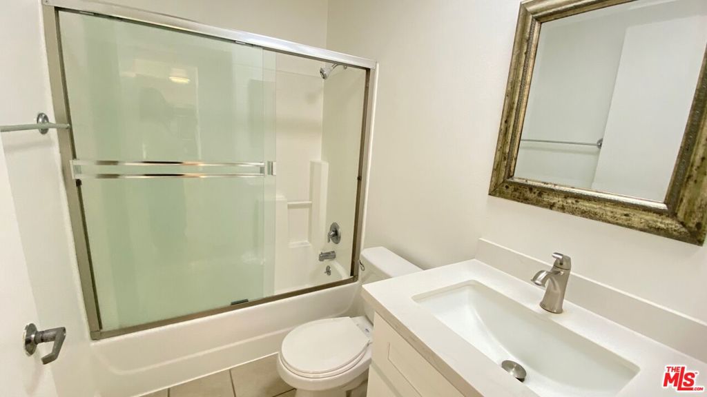 701 S Kingsley Drive 203 Property Photo 14