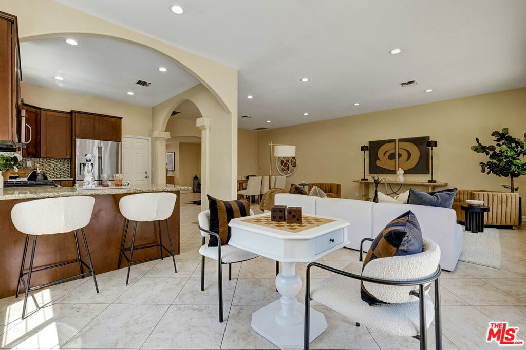 17550 Collins Street Property Photo 15
