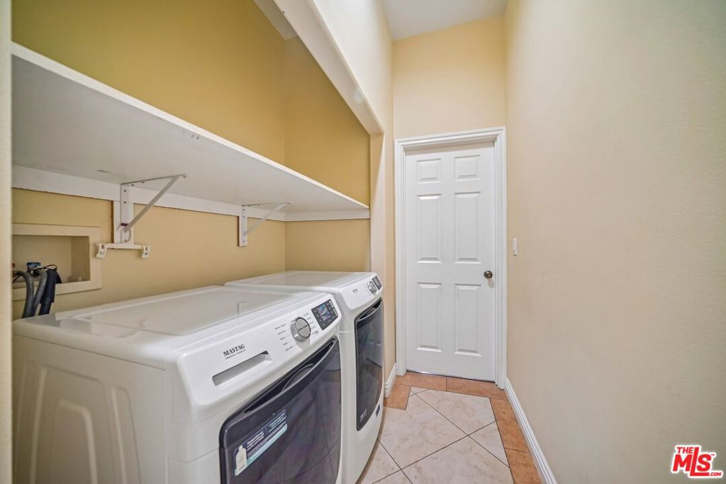 17550 Collins Street Property Photo 20