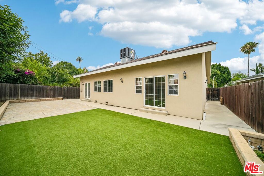 17550 Collins Street Property Photo 37