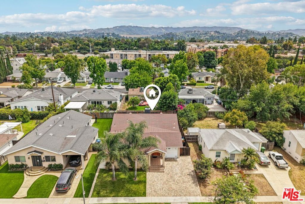 17550 Collins Street Property Photo 40