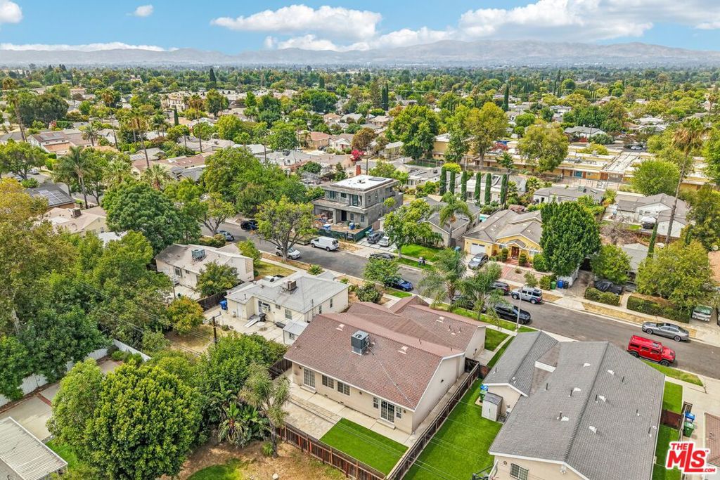17550 Collins Street Property Photo 41