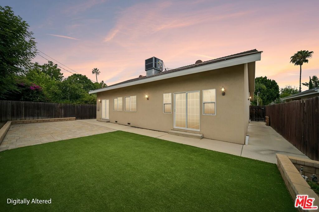 17550 Collins Street Property Photo 45