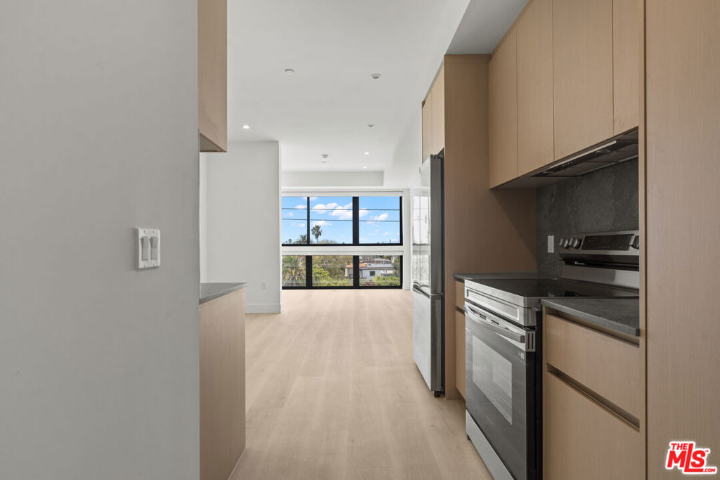 1808 Lincoln Boulevard 306 Property Photo 1