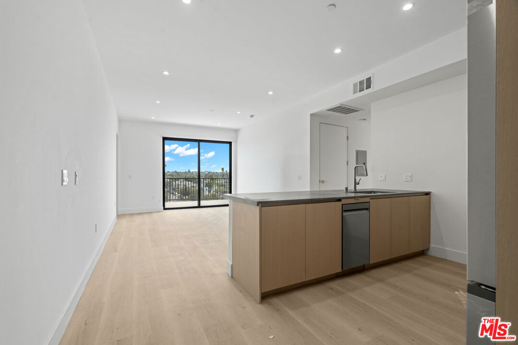 1808 Lincoln Boulevard 505 Property Photo 1