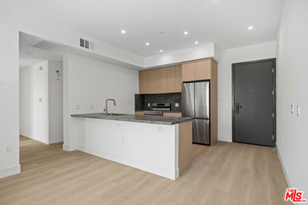 1808 Lincoln Boulevard 505 Property Photo 8