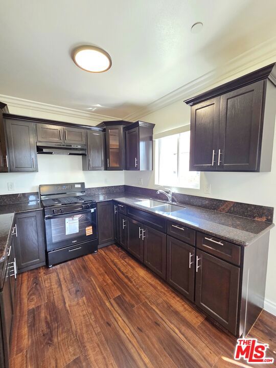 1719 W 39th Pl Property Photo 2