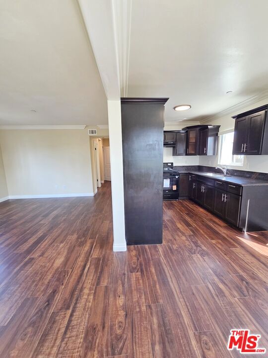 1719 W 39th Pl Property Photo 6
