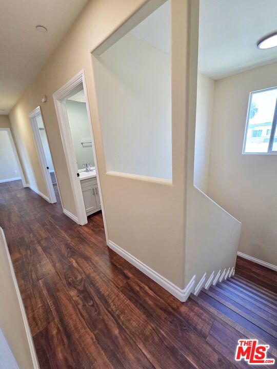 1719 W 39th Pl Property Photo 11