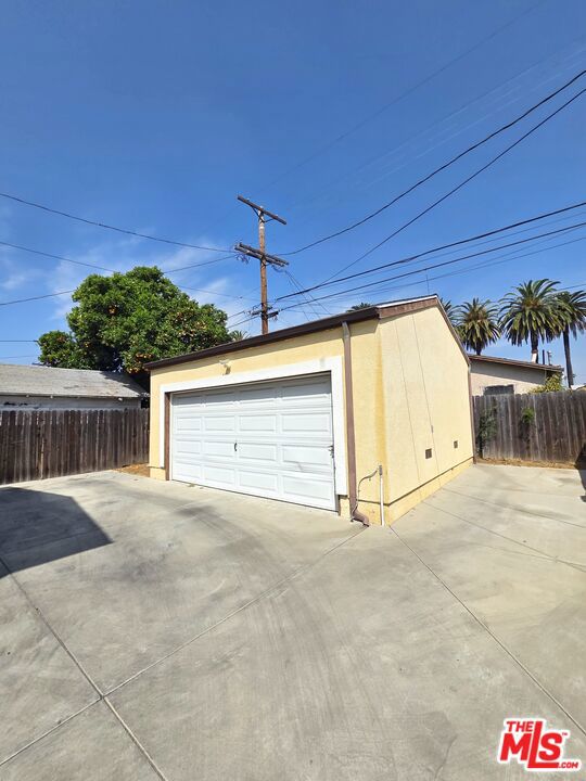 1719 W 39th Pl Property Photo 15