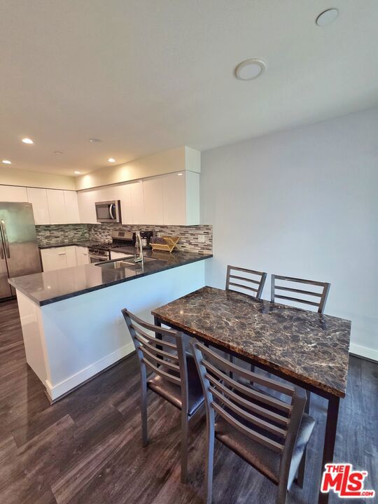 2651 S Hobart Blvd #9 Property Photo 3