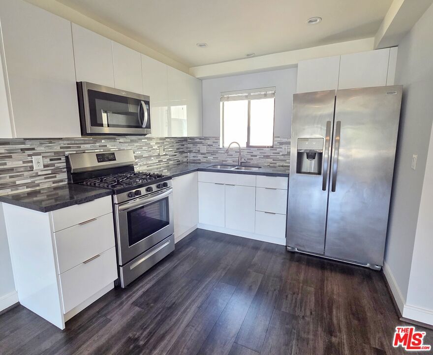 2651 S Hobart Blvd 6 Property Photo 1