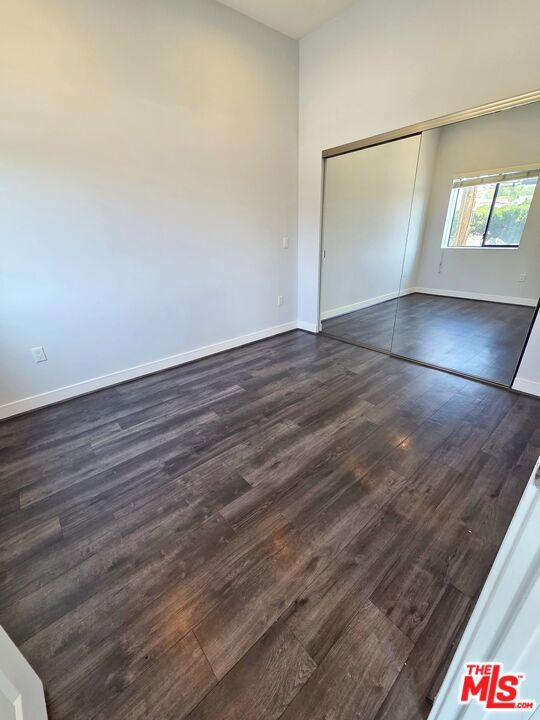 2651 S Hobart Blvd 6 Property Photo 3