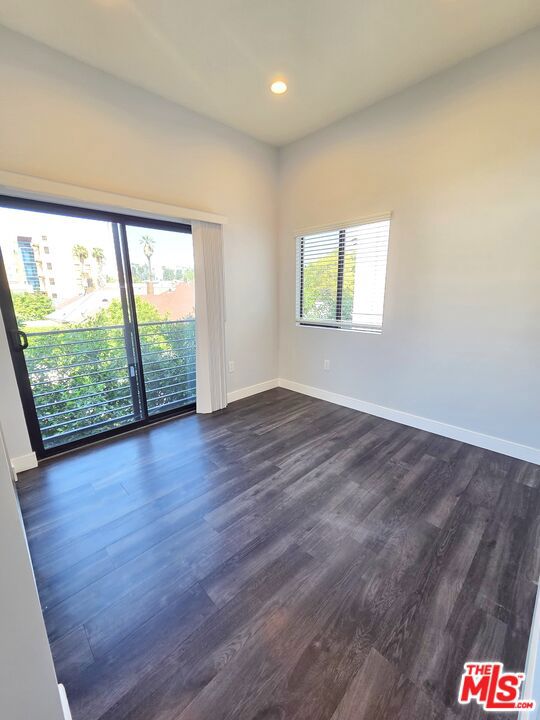 2651 S Hobart Blvd 6 Property Photo 8