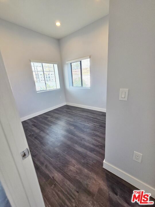 2651 S Hobart Blvd 6 Property Photo 10