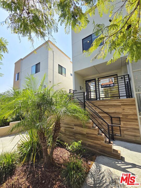 2651 S Hobart Blvd 6 Property Photo 13