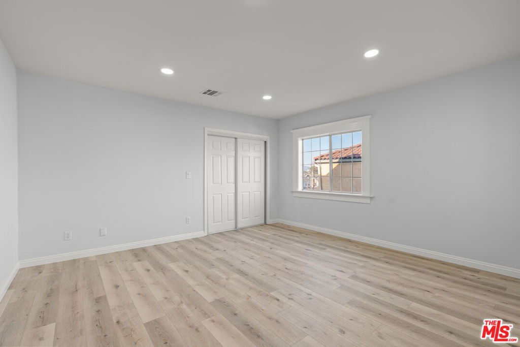 1250 S Windsor Boulevard Property Photo 13