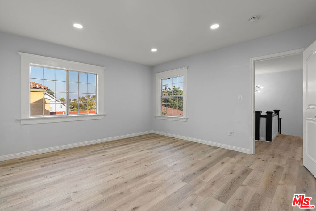 1250 S Windsor Boulevard Property Photo 14