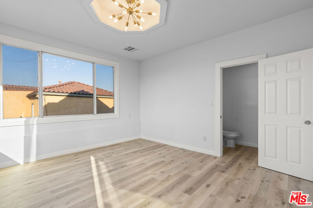 1250 S Windsor Boulevard Property Photo 15