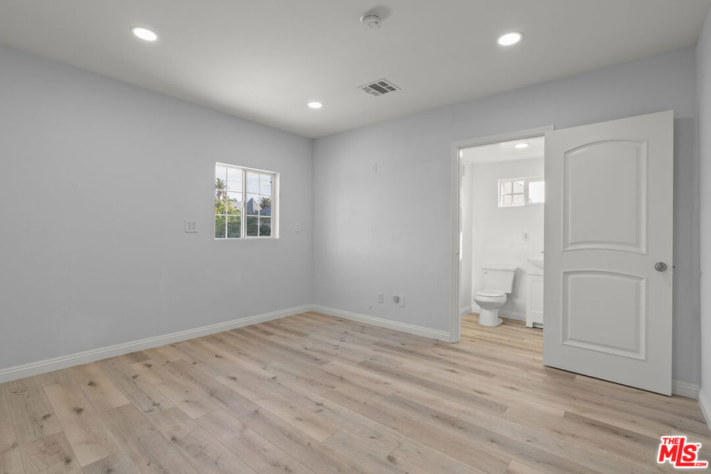 1250 S Windsor Boulevard Property Photo 17