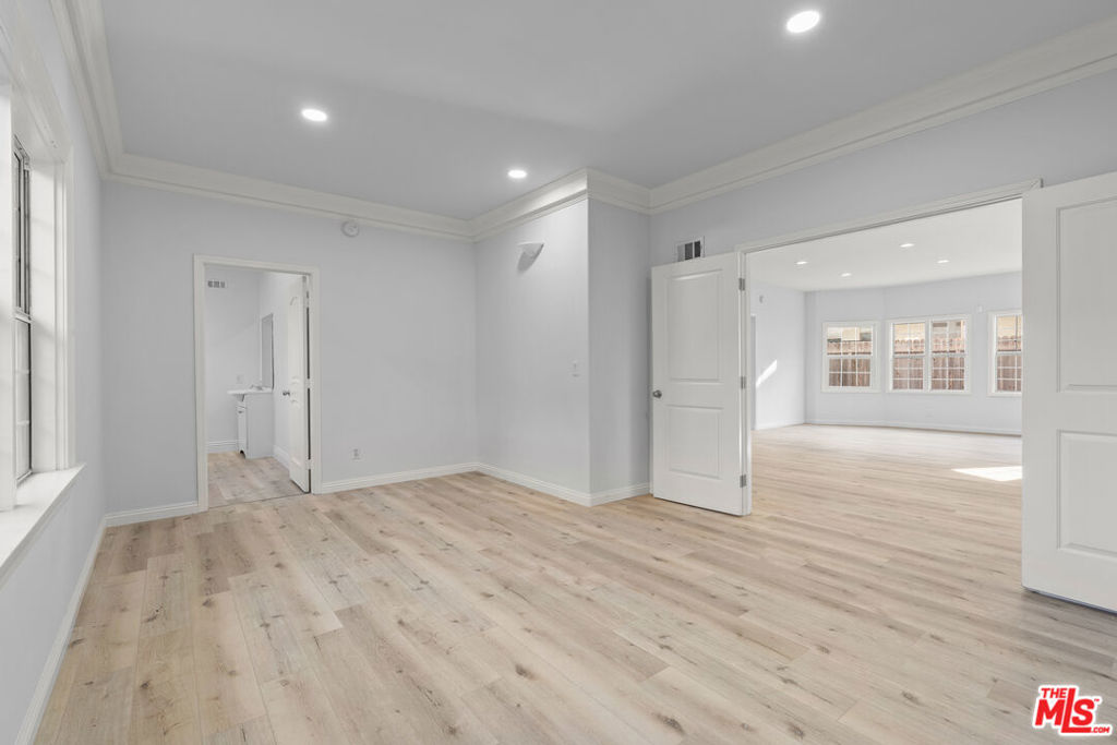 1250 S Windsor Boulevard Property Photo 18