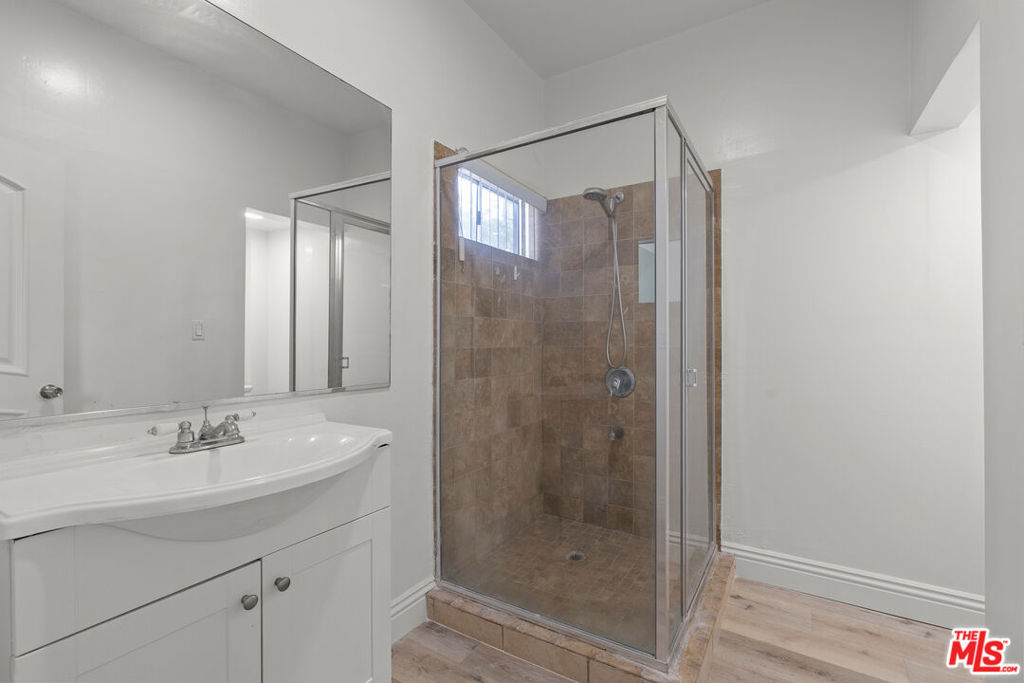 1250 S Windsor Boulevard Property Photo 20