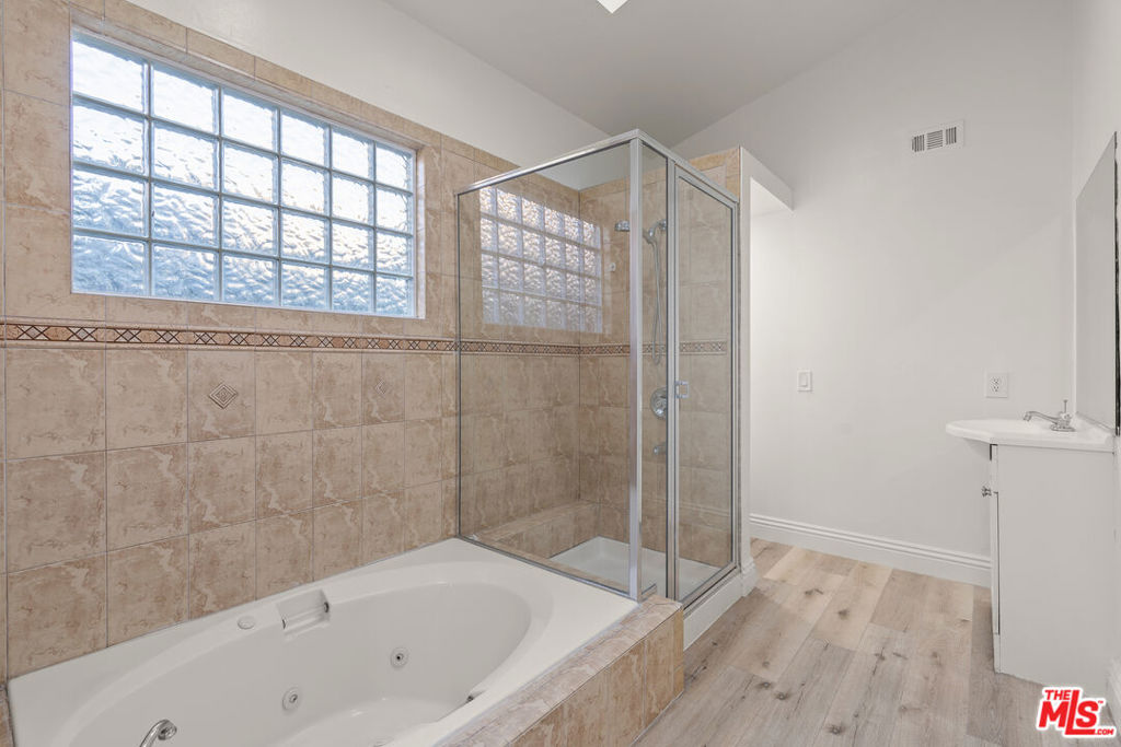1250 S Windsor Boulevard Property Photo 21