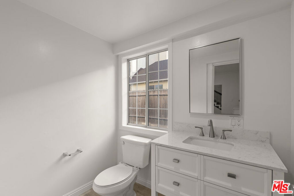 1250 S Windsor Boulevard Property Photo 22