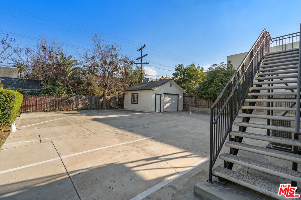 1250 S Windsor Boulevard Property Photo 25