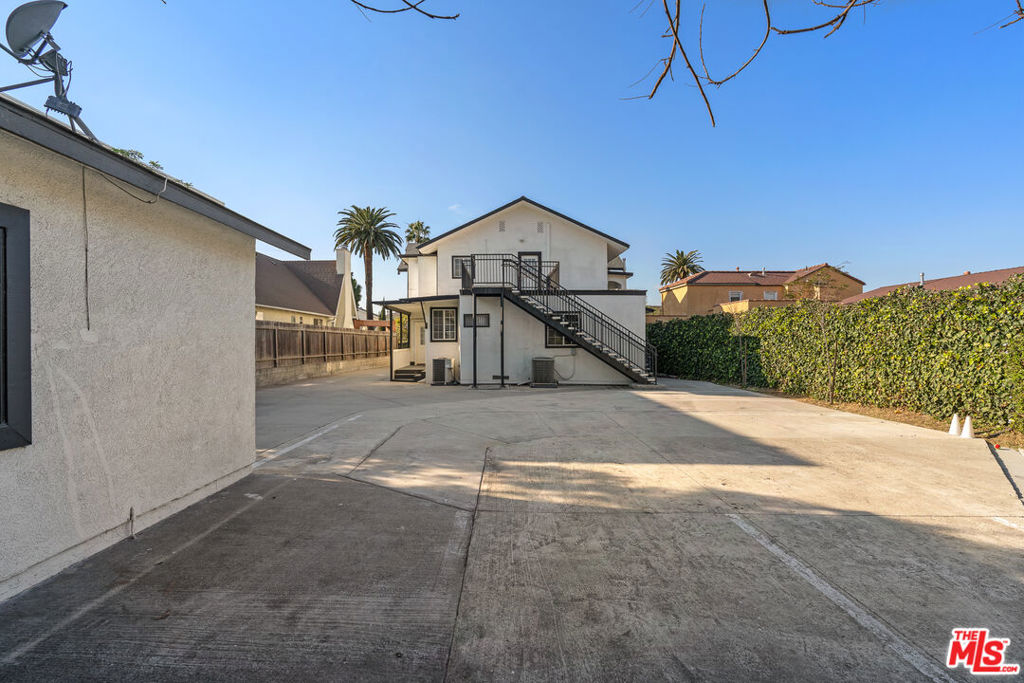 1250 S Windsor Boulevard Property Photo 26