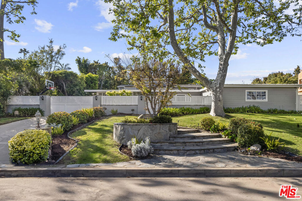 1233 Corsica Drive Property Photo 1
